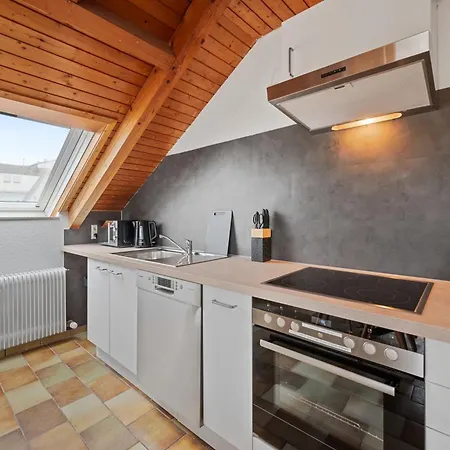 Range 6-zimmer Wlan Parkplatz Kueche Balkon 8 Personen