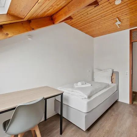 アパート 7 Zimmer-Wlan-Parkplatz-Kueche-Balkon-8 Personen