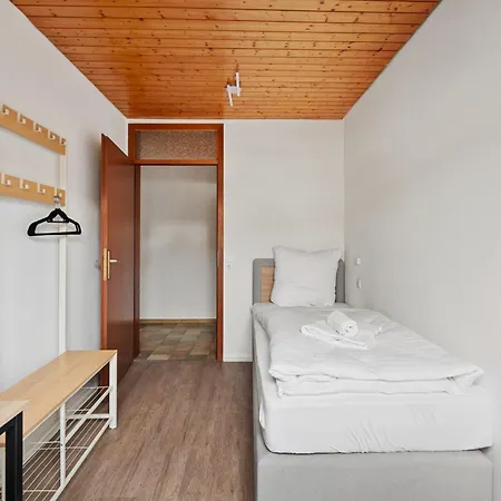 7 Zimmer-Wlan-Parkplatz-Kueche-Balkon-8 Personen *