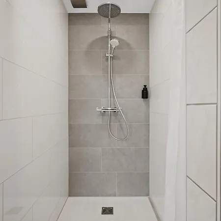 アパート 7 Zimmer-Wlan-Parkplatz-Kueche-Balkon-8 Personen